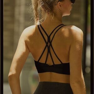 NWOT Running Girl Sports Bra, Crisscross Back Light Support Yoga Bra